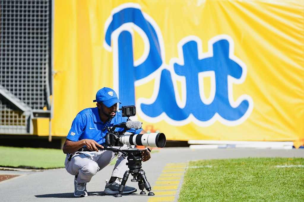 Pitt sideline, 2021