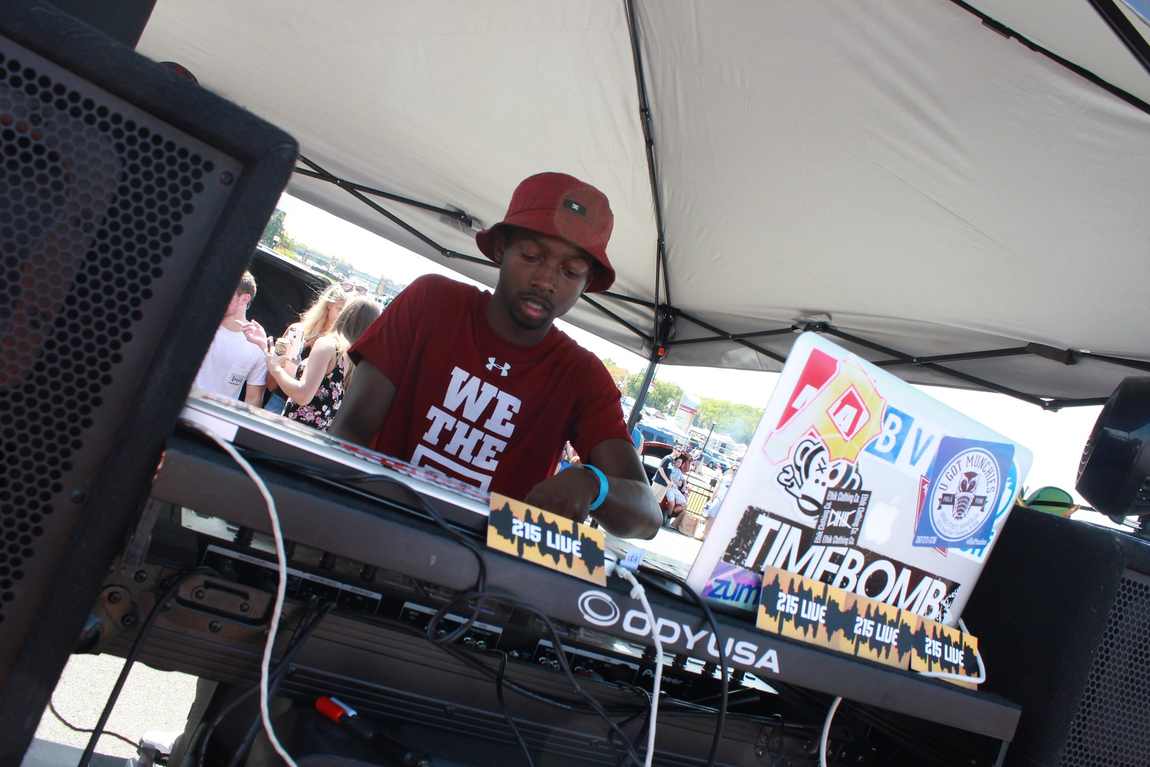 Tailgate decks, 2015